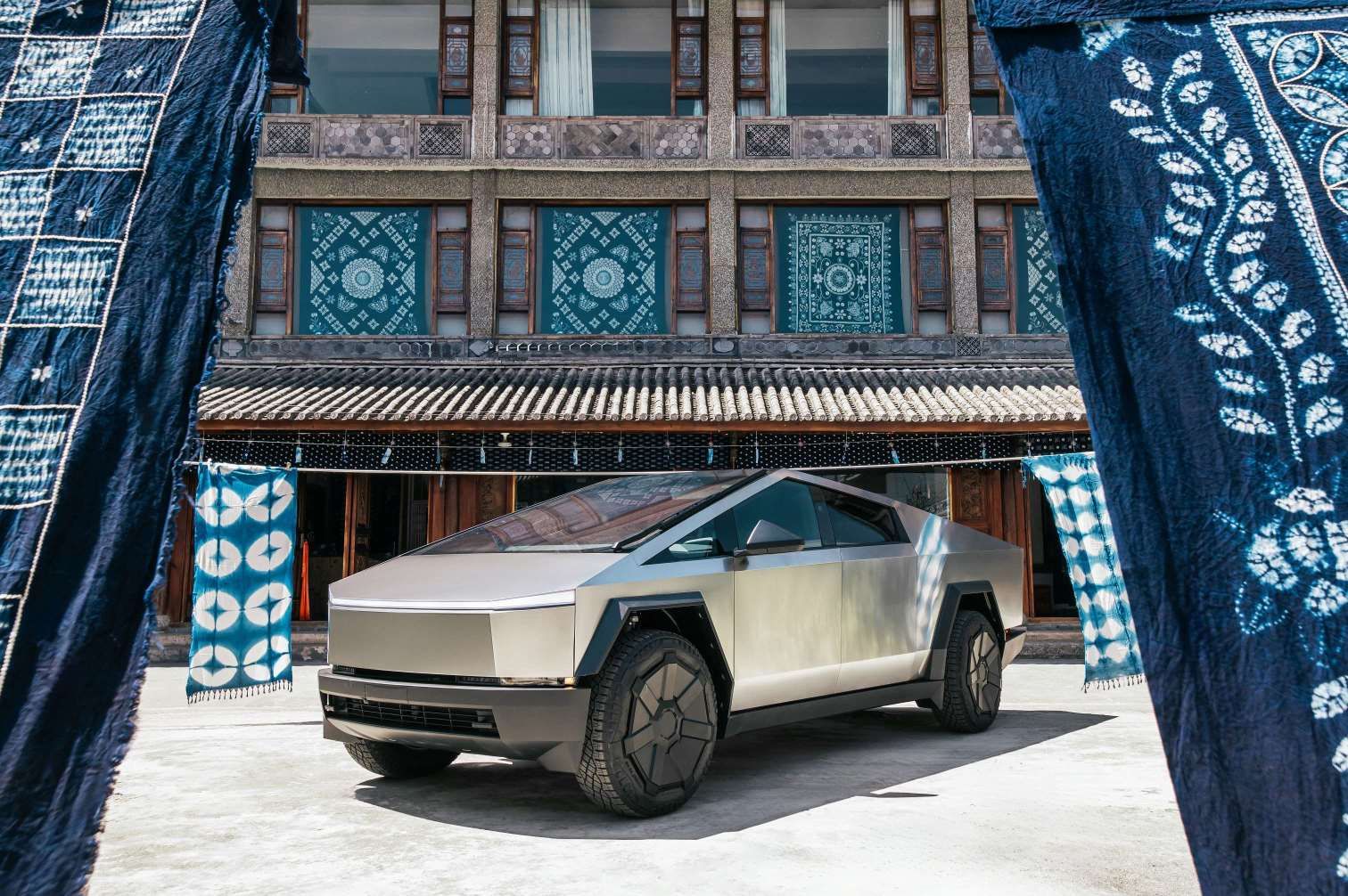 從科幻駛入現實 特斯拉賽博越野旅行車亮相大理，旅游業務開啟新紀元